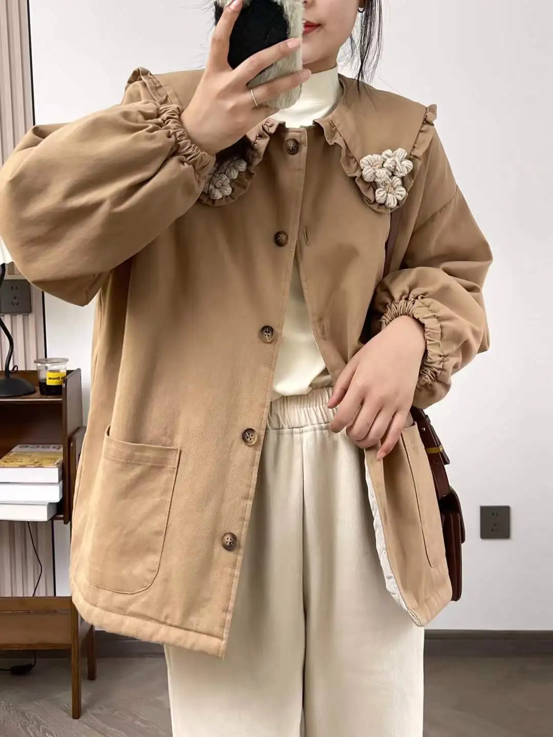 Nowa zimowa kurtka ocieplana bawełną na rok 2025, damska, z kołnierzykiem Peter Pan, kwiatowy wzór 3D, styl Mori Girl, odmładzająca, elegancka, ciepła, luźna odzież wierzchnia C5D454CC