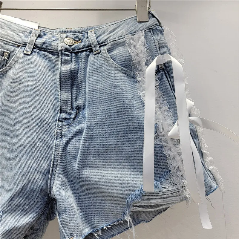 DEAT Women's Shorts High Waist Broken Holes Lace Edge Bow Wide Leg A-line Denim Short Pants 2024 New Fashion Winter 29L9101