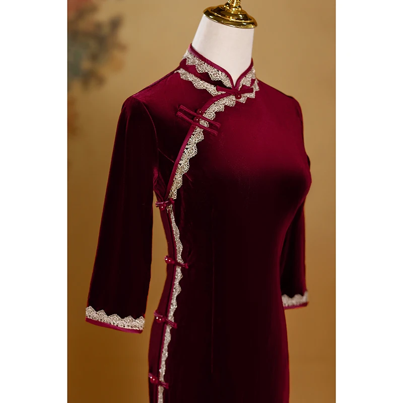 

Элегантное длинное бархатное платье-ципао с высоким разрезом для свадебного банкета, для мамы невесты, из высококачественного шелкового бархата, с длинными рукавами