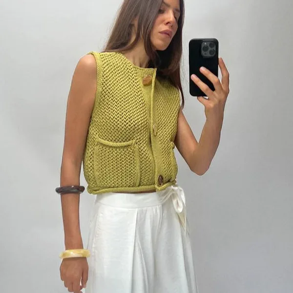 

Spring New Sle ort Svel Knitted Vest Golden Button Coarse Needle Knitted round Ne Street Sle Polyester Fiber