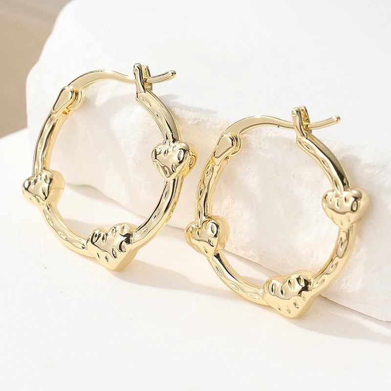 Vintage-Design Goldfarbene Herz-Creolen für Damen Klassische Mode Handgeschnitztes Muster Schmuck – Detail 5