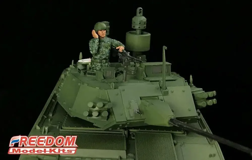 FREEDOM F135001 1/35 ROCA ARMORED VEHICLE CREW  Plastic Model