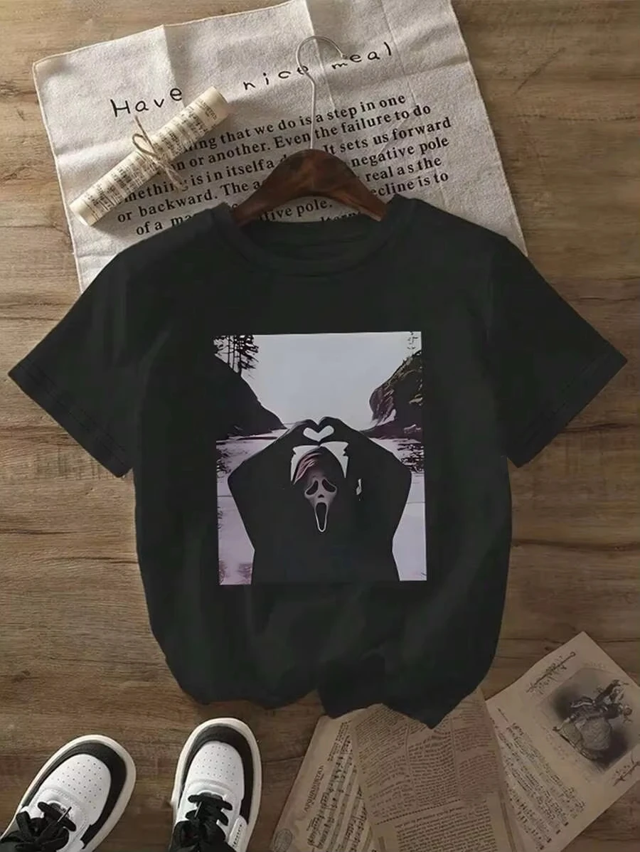 Plus - Size Horror Movie „Scream“ Mask Graphic Tee, Schwarz Kurzarm