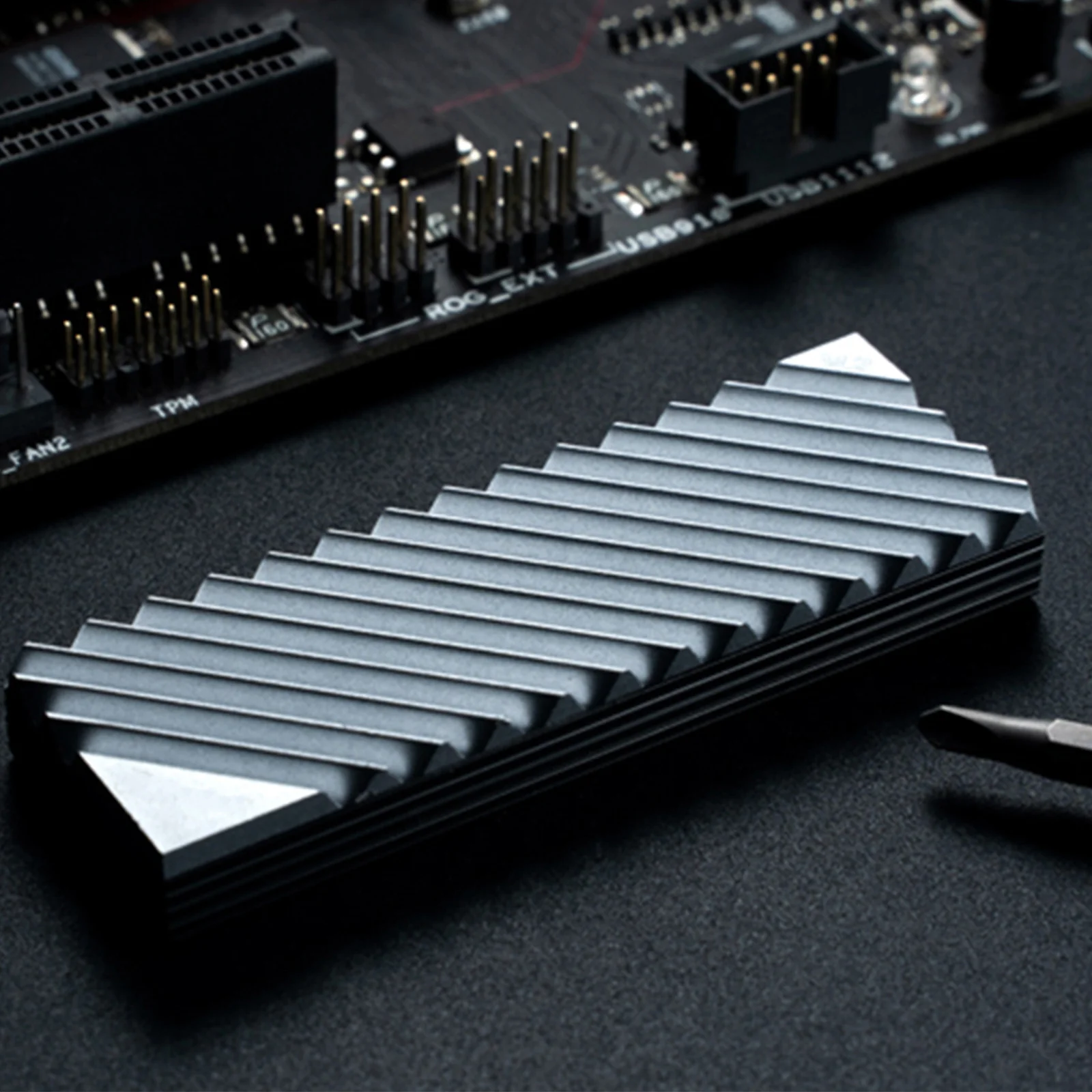 

Алюминиевый радиатор-охладитель для SSD с наклонной текстурой, анодированный, для твердотельных накопителей M.2 2280, с термопроводящей силиконовой прокладкой