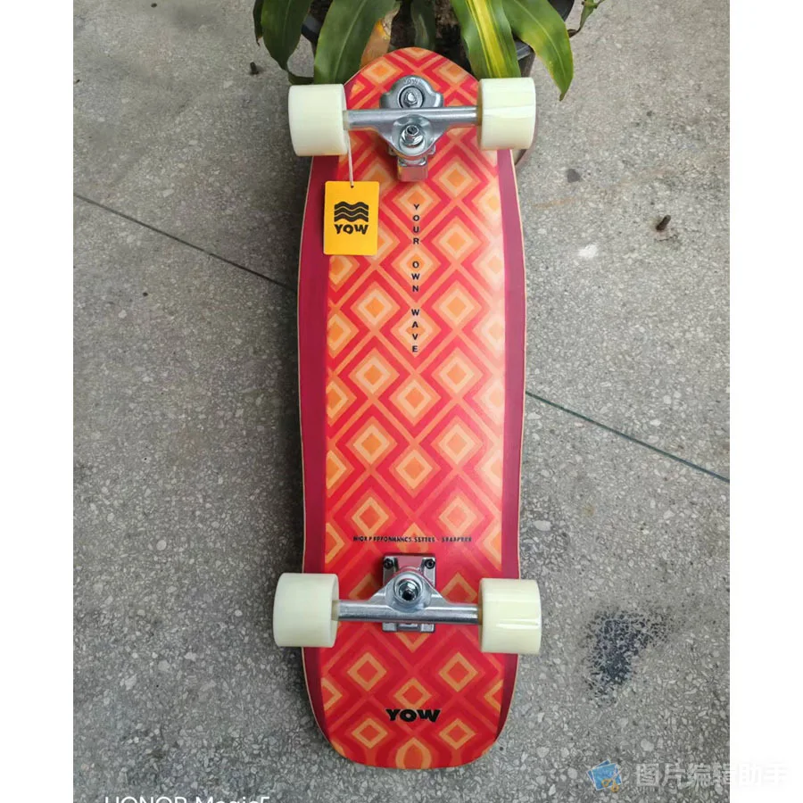 

Весь комплект YOW Land Surf скейтборд с черными сетками модель 32 дюйма имеет двойные пышные боковые стороны, хорошее качество