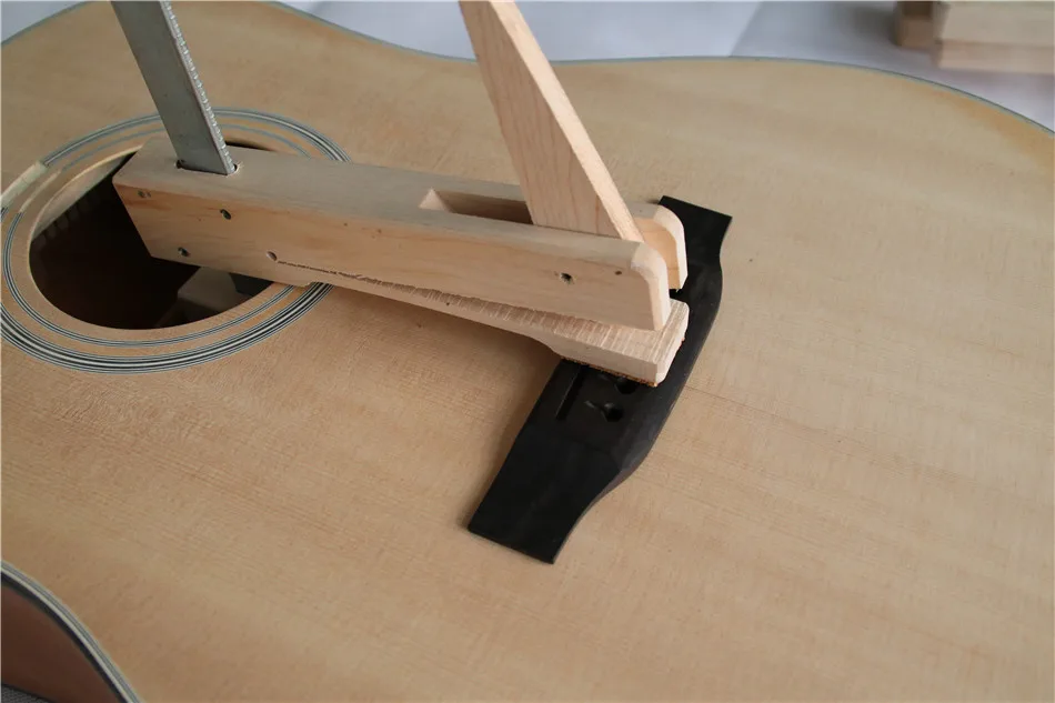 HUATOOL Hartes Ahornholz Eisen Deep Throat Klemme für Gitarre Cello Violine Brücke F-Form Holzbefestigung Holzarbeiten – Detail 4