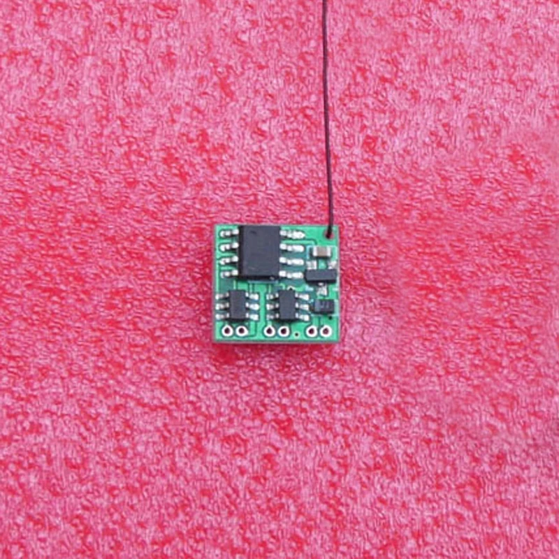 

1PCS 3.5V-5V 900mhz Micro Mini RC Model Receiver 10x10mm Long Range Control DIY Accessories for Remote Controller Vehicle/Boat