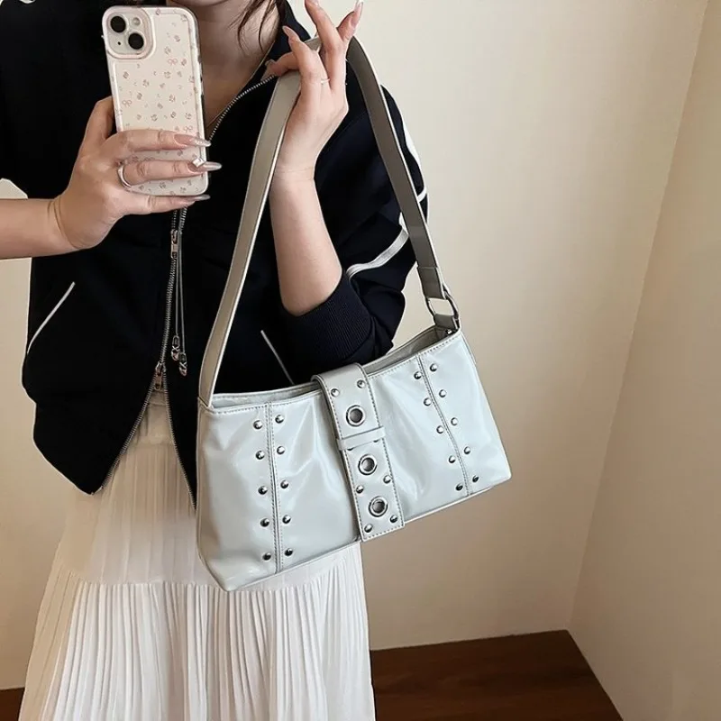 

Винтажная кожаная сумка-кроссбоди для женщин, дизайнерская, класса люкс, большая вместимость, уникальный минималистичный дизайн, сумка для подгузников в стиле ретро