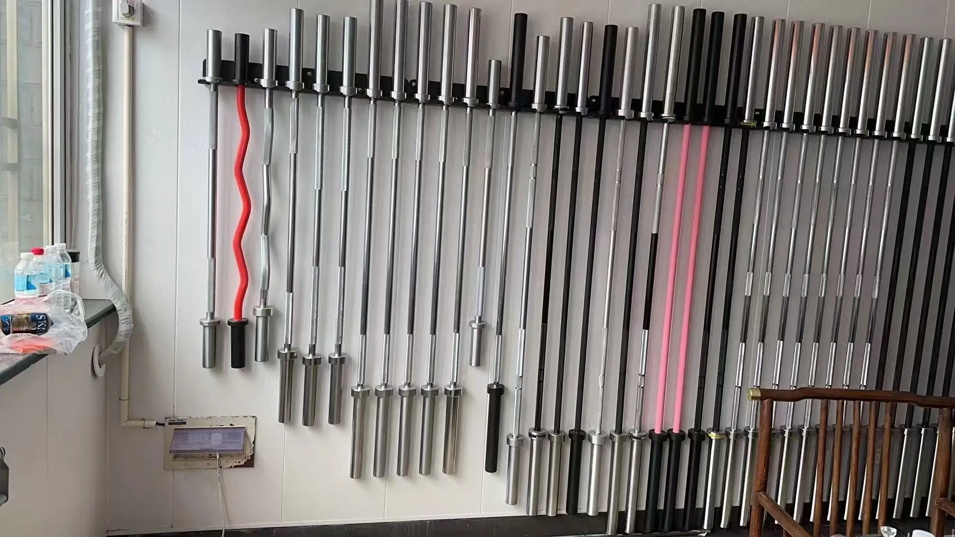 

Hard-chrome-plated Steel 10kg 1.2m Barbell Bar for Unisex Competition and Training for Deadlifts and Squats