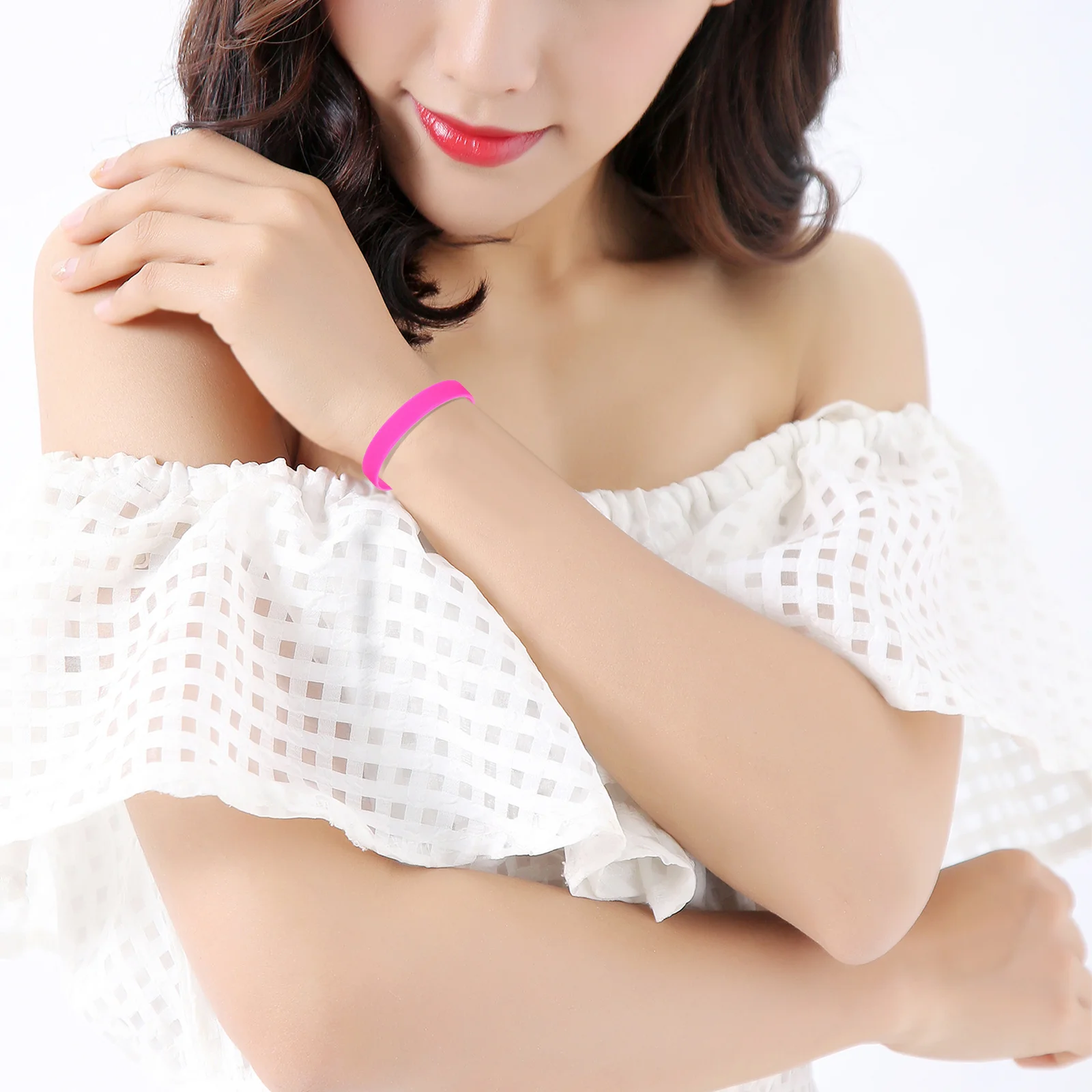 

24Pcs Silicone Wristbands Vibrant Soft Comfortable Reusable Party Rubber Bracelets for Kids Teens Outdoor Activities