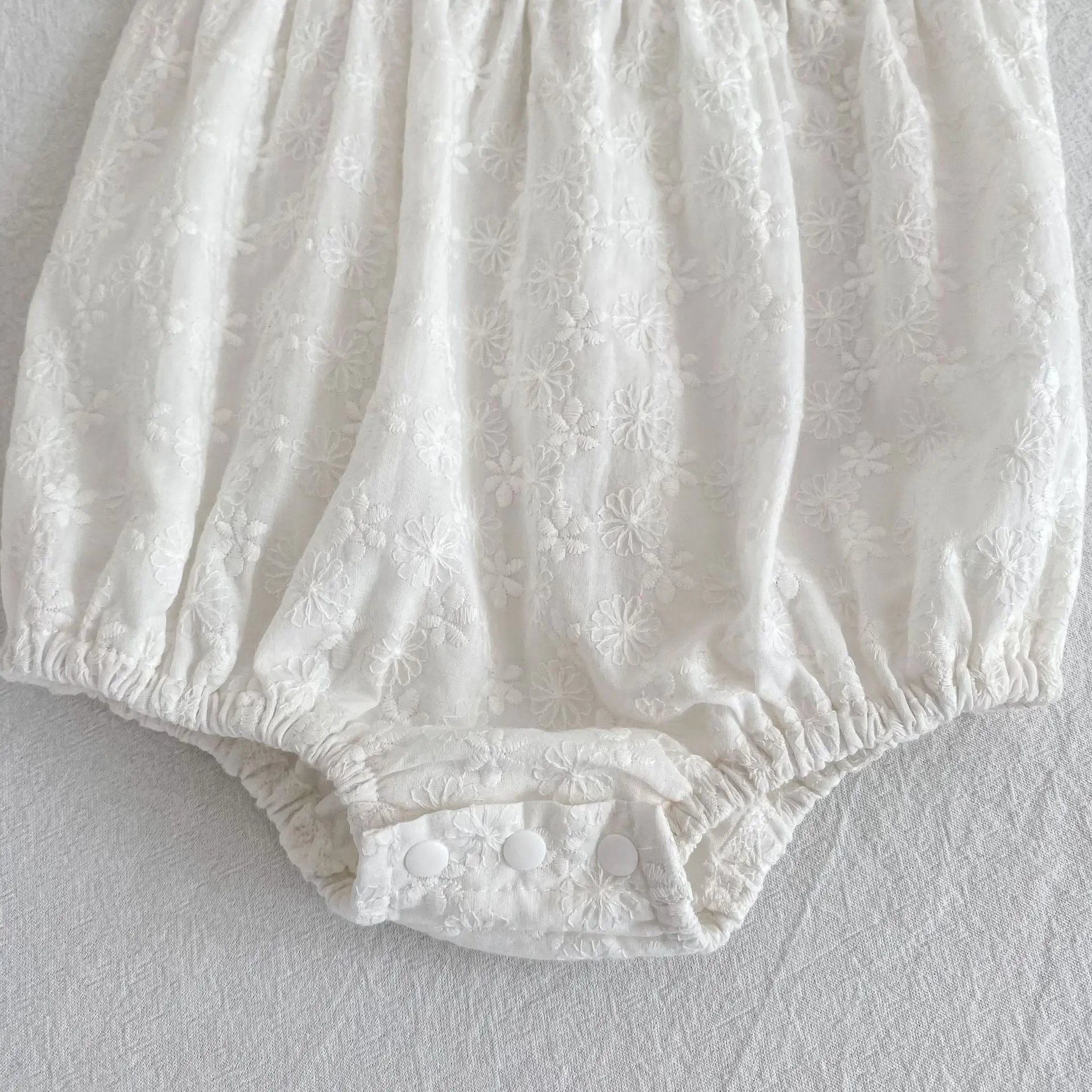 2026 Neuer Sommer 0-24M Baby Mädchen Kurzarm Baumwolle Weißer Strampler 2-6 Jahre Kinder Prinzessin Süßes Stickerei-Kleid Schwesterkleid – Detail 10