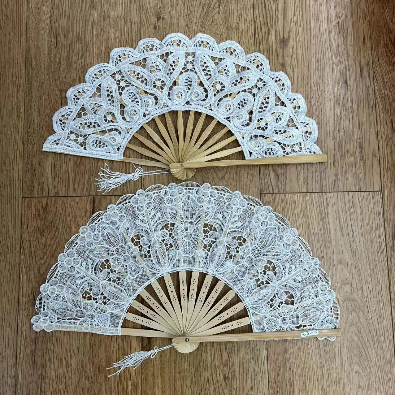 27CM Folding Fan Lace Embroidery Lace Fan Hollowed-out Retro European Style Palace Fan