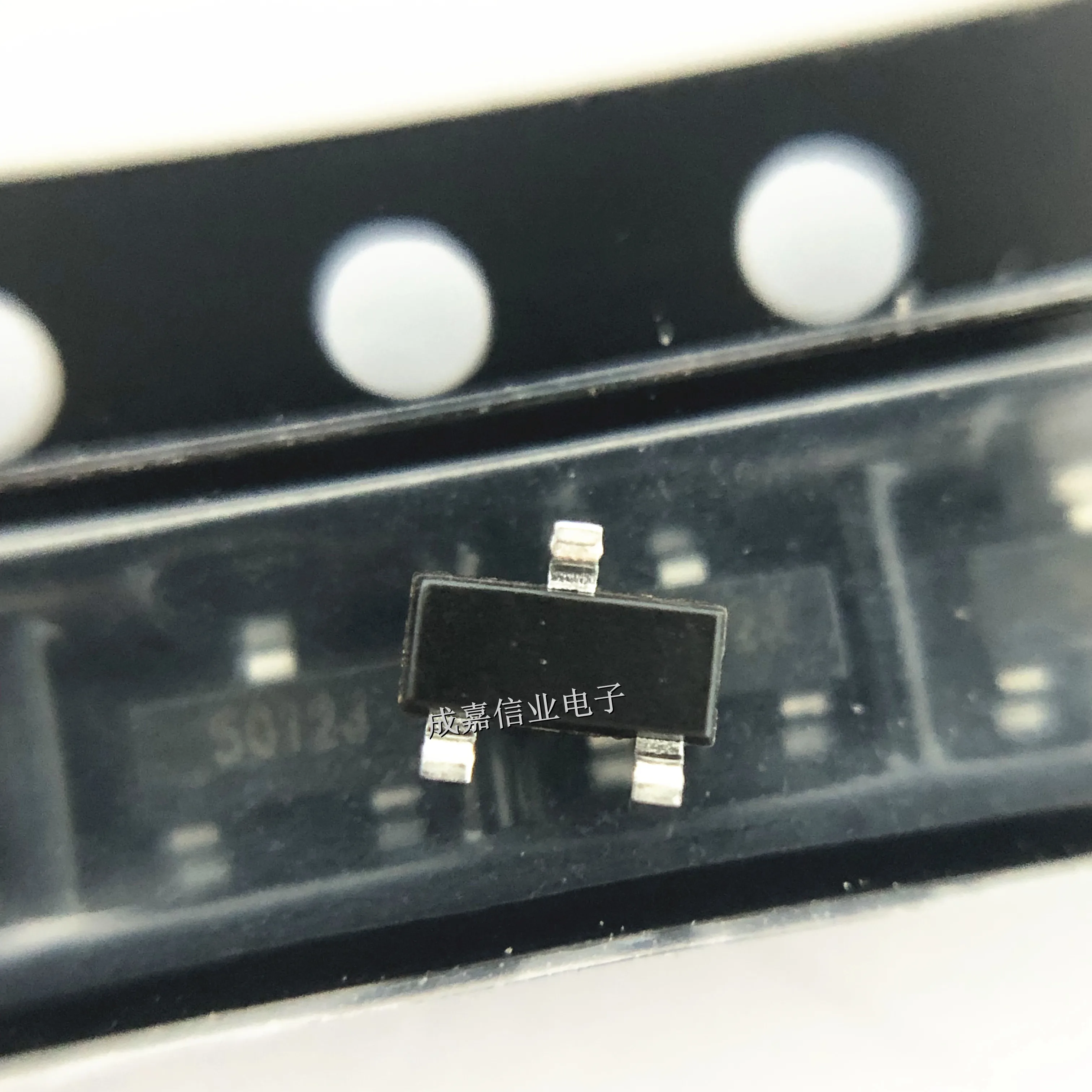 100pcs/Lot AZ5123-02S.R7G SOT-23-3 MARKING;501 Transient Voltage Suppressing DeviceFor ESD/Transient Protection