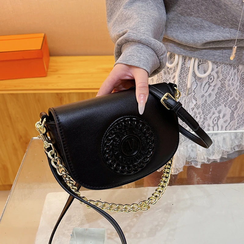 

Famous Designer Women's Crossbody Bag Chic Leather Tote Bag Ladies' Chain Strap Shoulder Bag With Trendy Letter Logo
