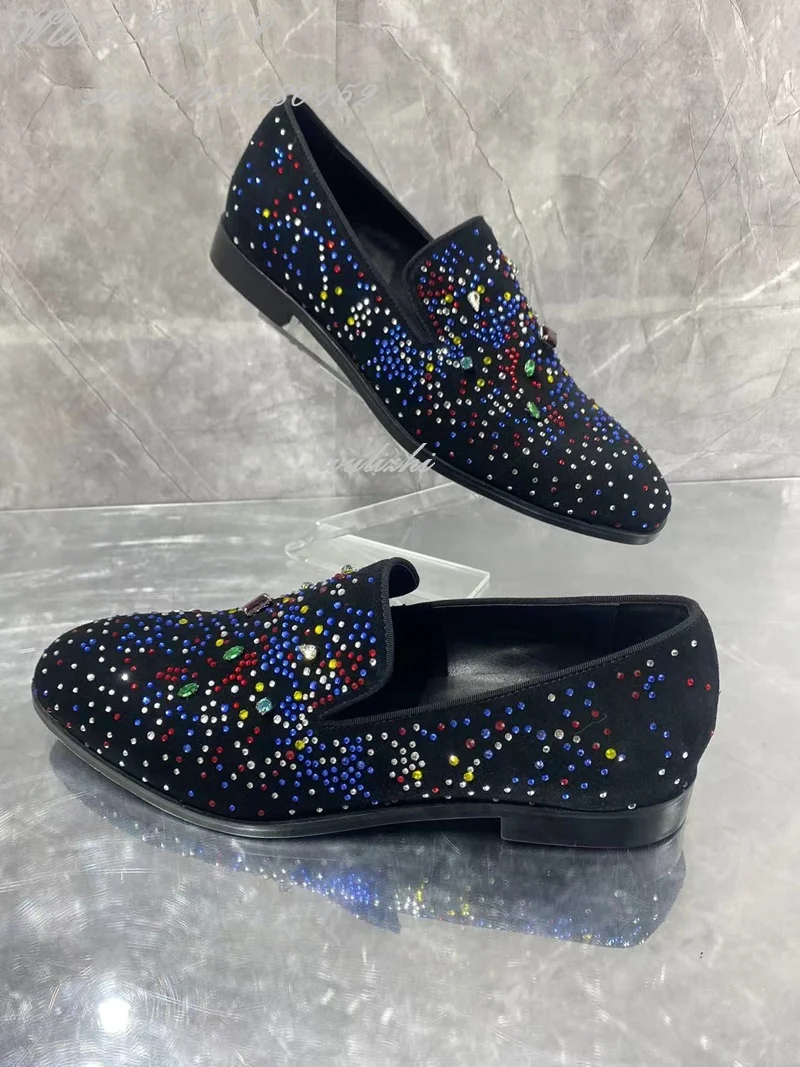 Mocasines de lentejuelas de cristal de ante negro para hombre, zapatos informales de punta redonda, zapatillas de felpa para fiesta, Patchwork ostentoso, Primavera