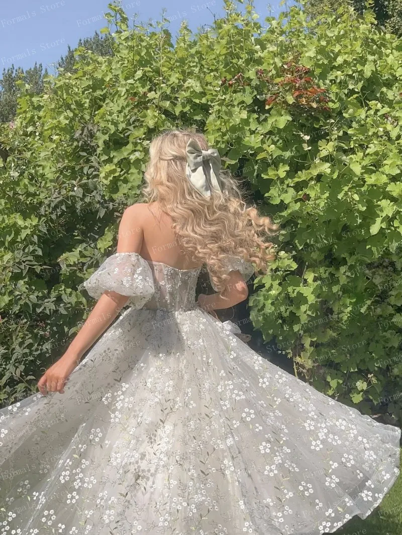 Romantic Floral Embroidery Lace Wedding Dress Deep V-neck Bubble Sleeves Tulle Skirt Floor-length Elegant Bridal Gown for Women