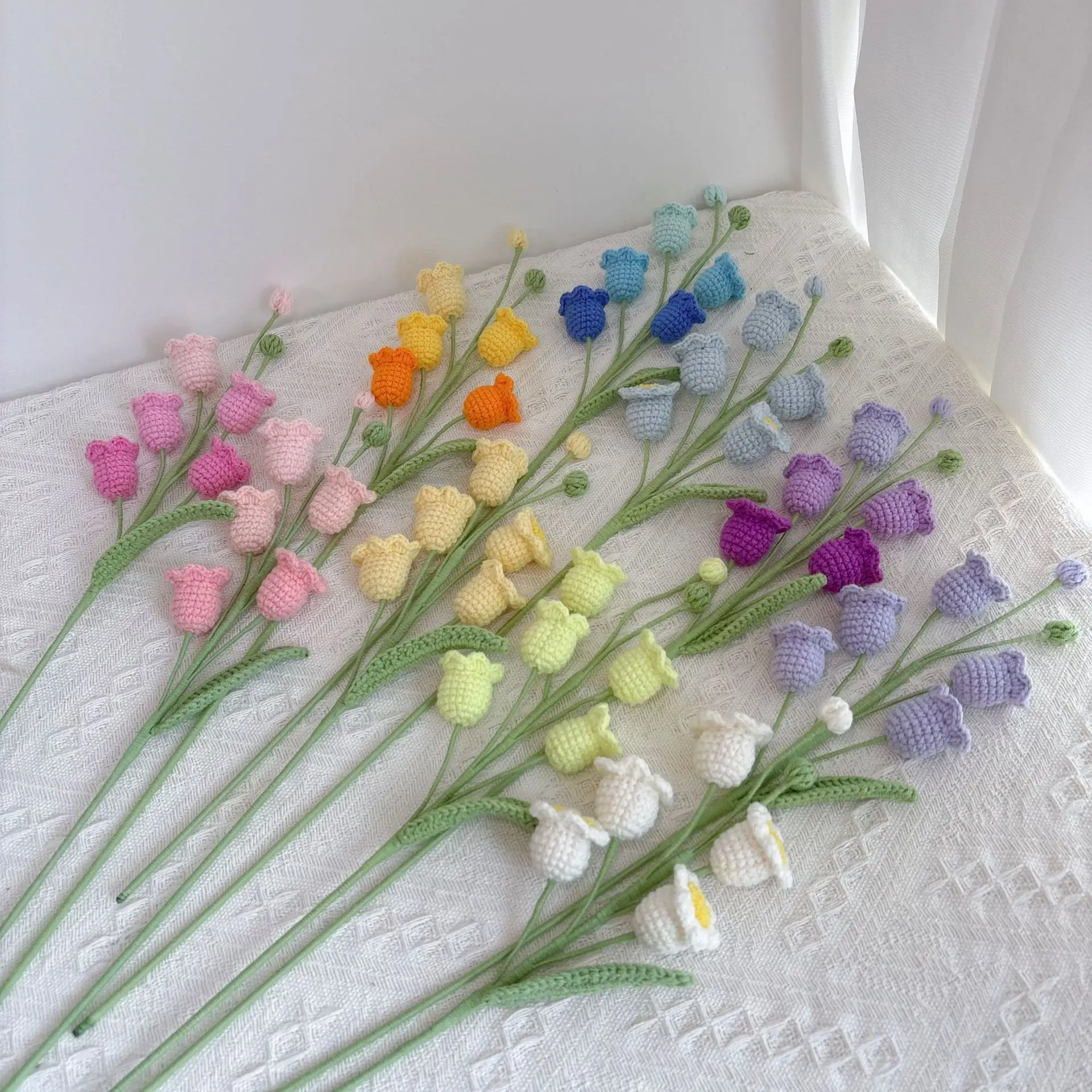 Gehäkelte Glockenblumen-Zweige, handgefertigter, gewebter Blumenstrauß, niedliche gestrickte Blumen, Brautblumen, Raumdekoration, Geschenk – Detail 1
