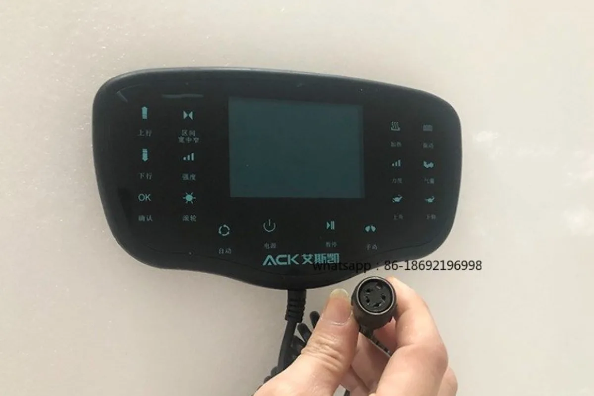 

Массажное кресло I Halo6 с проводным пультом дистанционного управления, ручным контроллером и аксессуарами для платы управления.