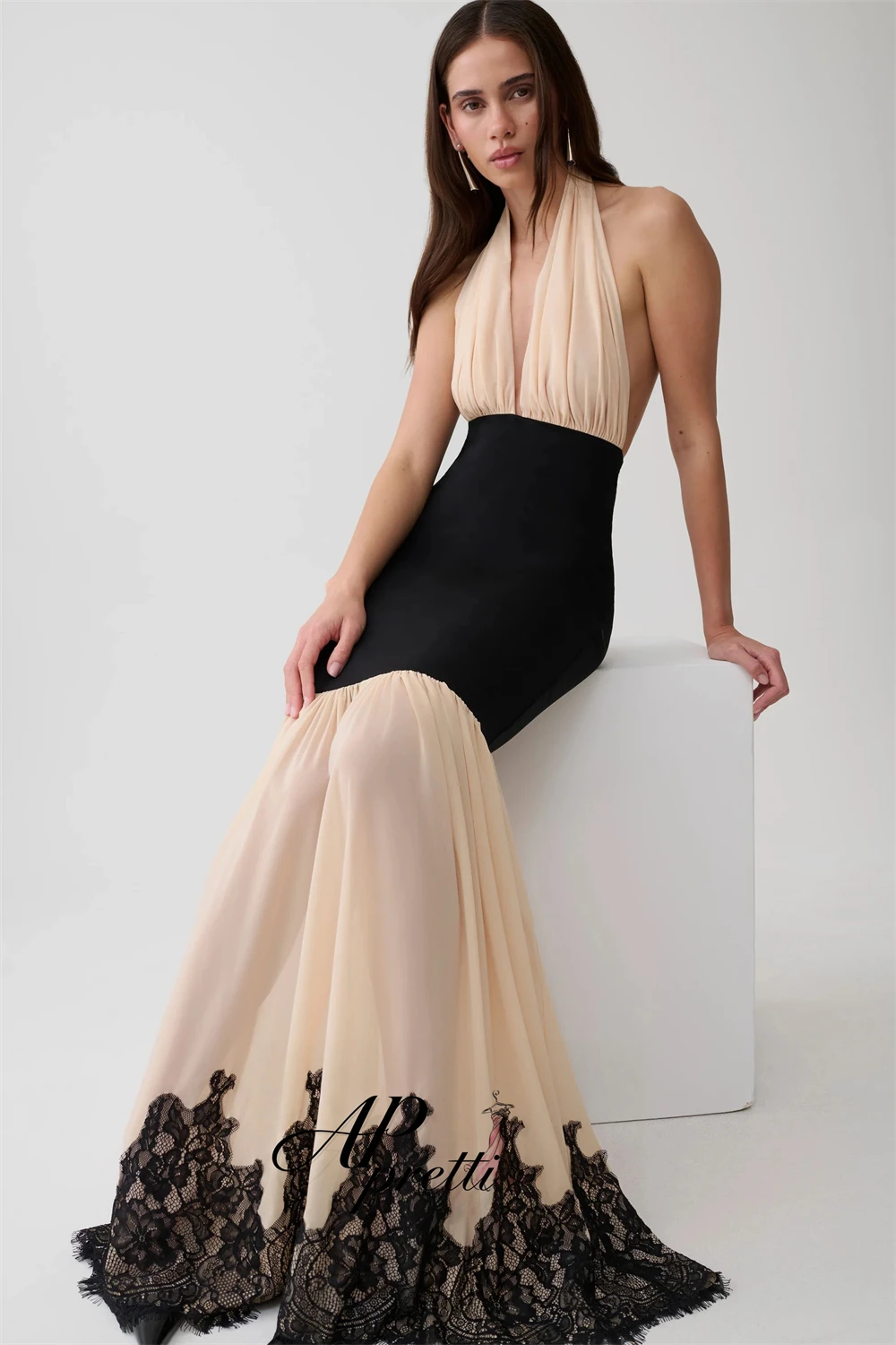 AP pretti Elegant Halter Deep V Sleeveless Mermaid Dress Evening Dress Customized Mesh Lace Hem Patchwork Formal Party Gown 2027