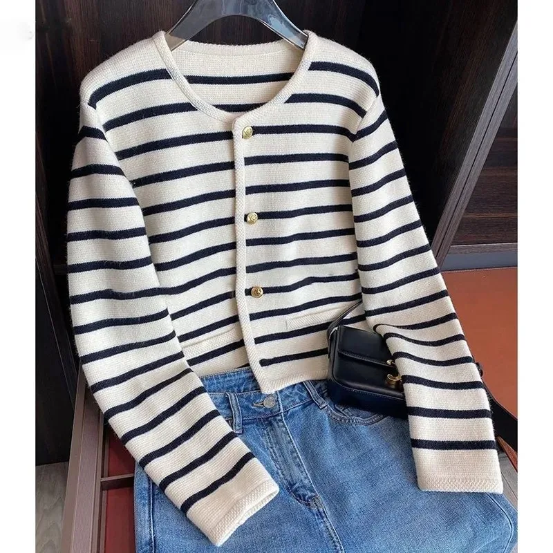 Korean Fashion Sweater Cardigan White Black Striped Knitted Sweater Women 2023 Winter Short Single-breasted Long Sleeve Tops Fem