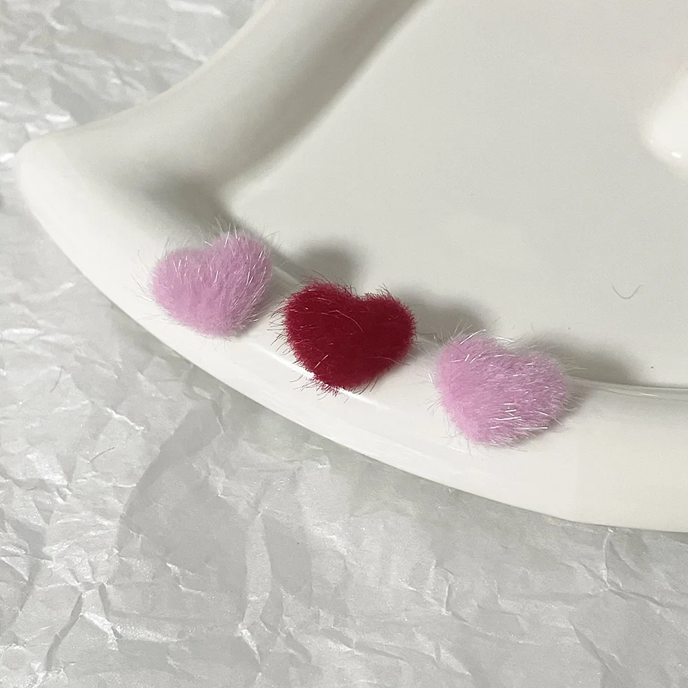 Adornos de corazón esponjoso de San Valentín, parte inferior de Metal rosa y Rojo peludo, pelo de visón Artificial de aleación, abalorios de corazón de amor, 16x18mm, 404