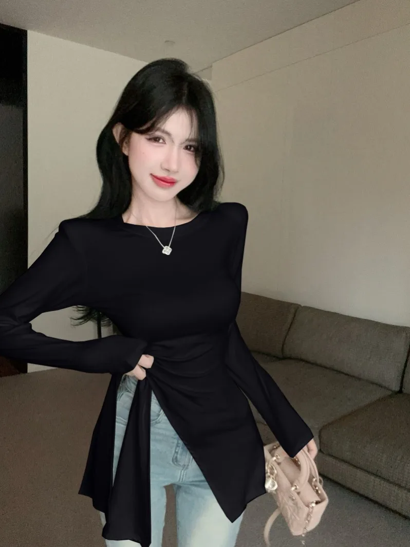 เสื้อยืดผู้หญิงทรงยาวแบบไม่สมมาตร ดีไซน์ผ่าข้าง ช่วงเอวเข้ารูป สไตล์เกาหลี สำหรับฤดูใบไม้ร่วง รุ่น Bla Spicy Girl  ดีไซน์โดดเด่นไม่ซ้ำใคร