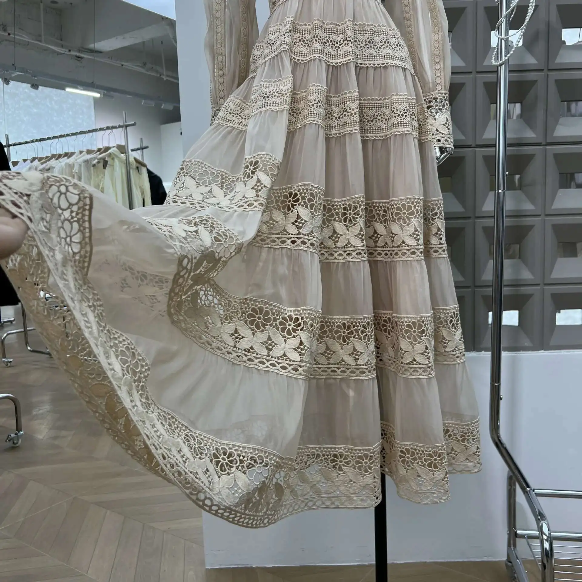 럭셔리 긴 소매 맥시 드레스 셔츠 여성 여름 가을 댄스 파티 저녁 파티 vestidos 레이스 자수 중공 드레스 화이트