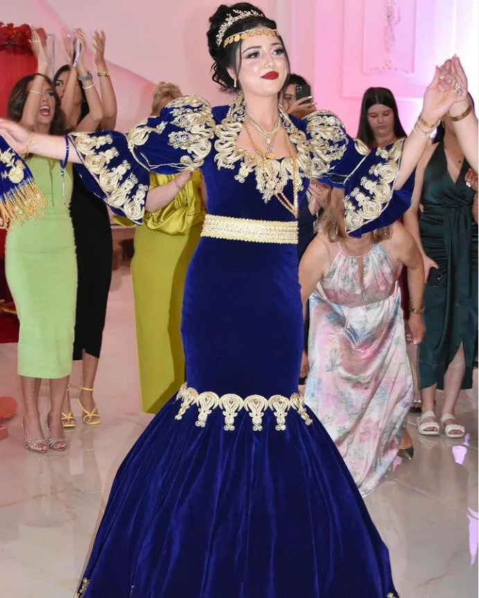 Vestido de baile de graduación de sirena albana azul real con apliques dorados de manga larga, vestido de celebridades de noche de terciopelo, dimija caftán