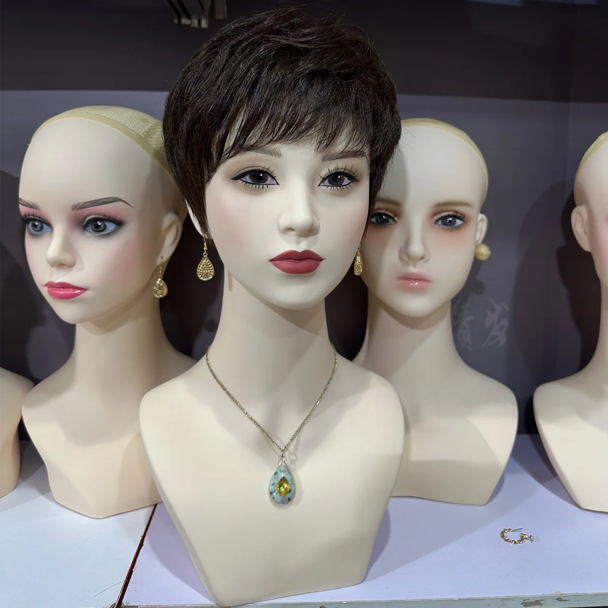 Simulated Human Model Mannequin Head for Wig Hat Jewelry Display Domestic Wig Shop Display Window Prop Head Model Female Doll