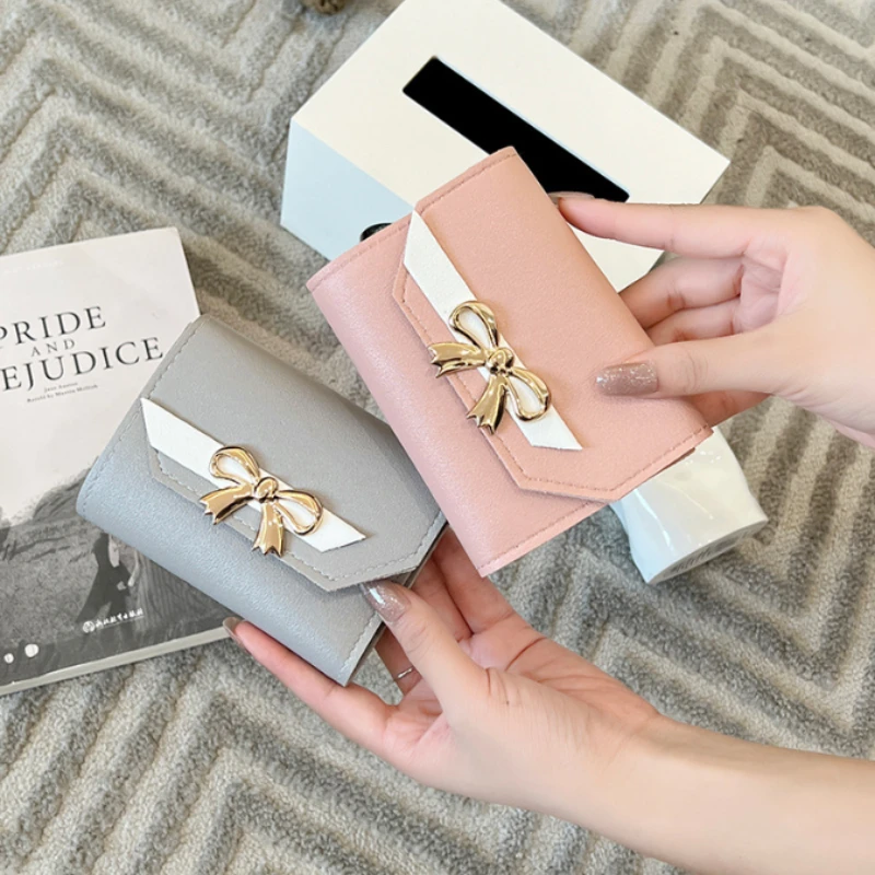 Dompet Kulit PU Pita Lucu – Dompet Koin Pendek Lipat Wanita – Tempat Kartu Ramping & Kopling Fashion