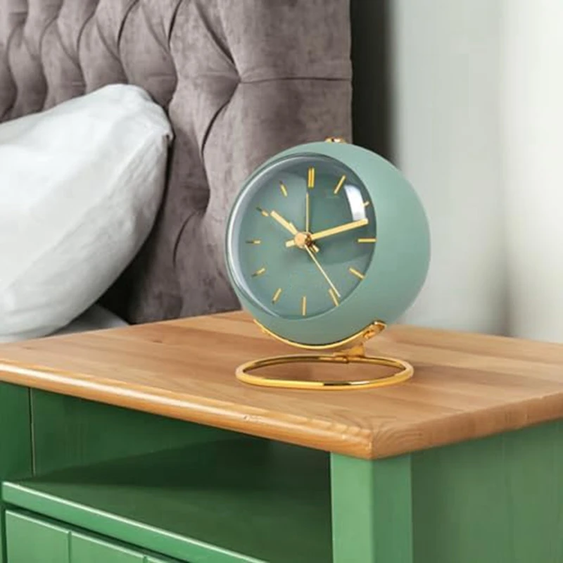 Alarm clock, retro minimalist design small desk lamp, with night light, silent and non-ticking, battery powered green.