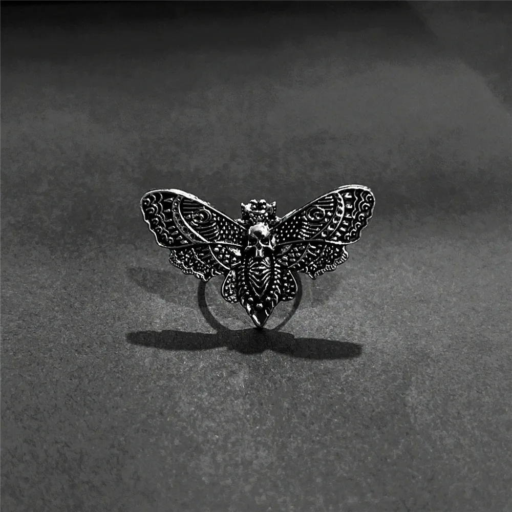 Personality Punk Darkness Ancient Silver Stereo Bat Moth Heart-shaped Devil Eye Opening Rings for Women Halloween Jewelry Gift