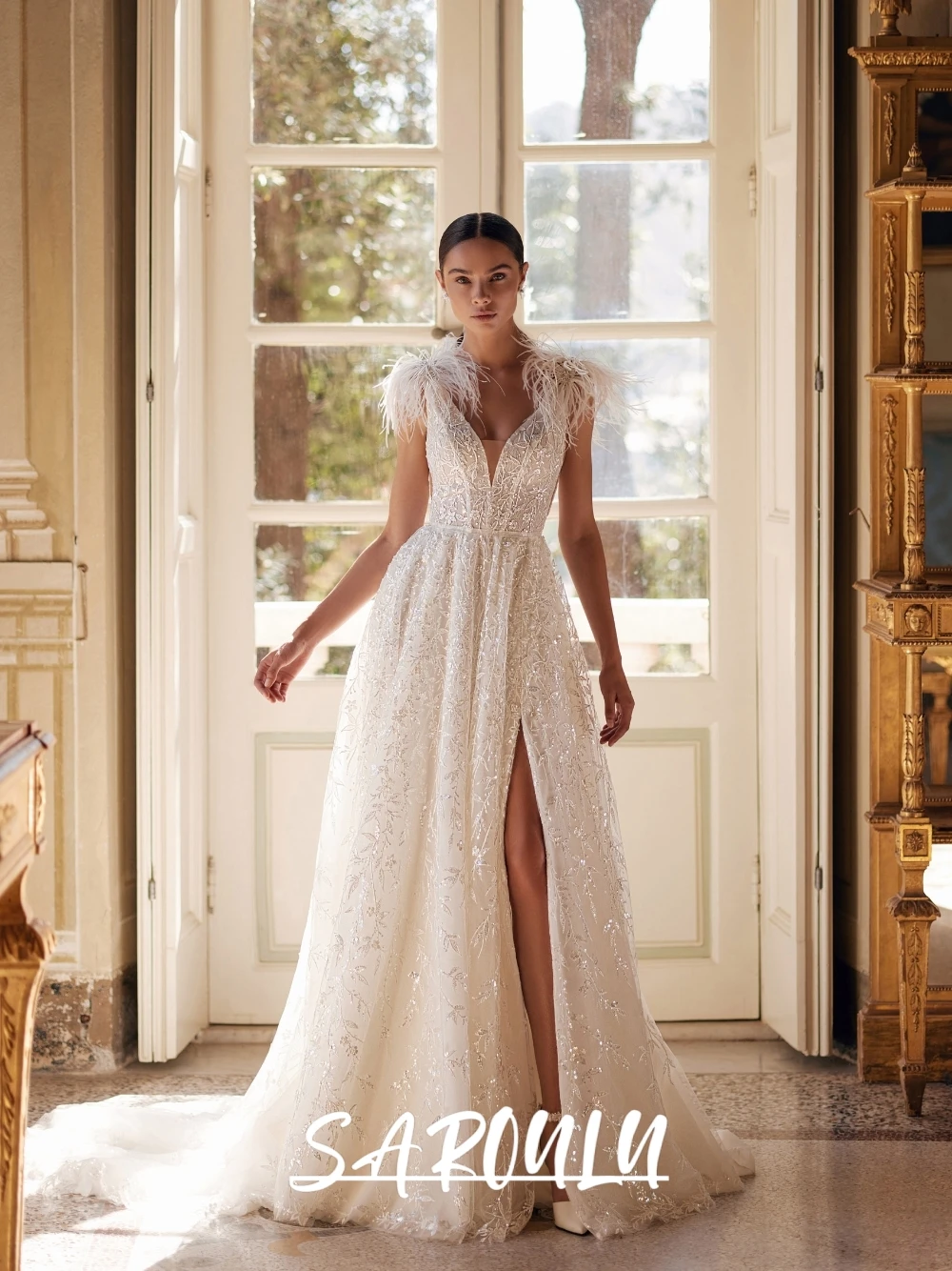 

Luxury Feathered Tank Sleeves Wedding Dress Glitter Floral Appliques A Line Women Customized Romantic Sexy Low Back Bridal Gown
