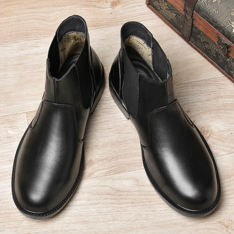 รองเท้าบูทเชลซีแบบลำลองสำหรับผู้ชายระดับไฮเอนด์ พื้นหนา เรียบง่าย มีสไตล์ ให้ความอบอุ่น ทรงกลางข้อ ไซส์ใหญ่ (38-48)