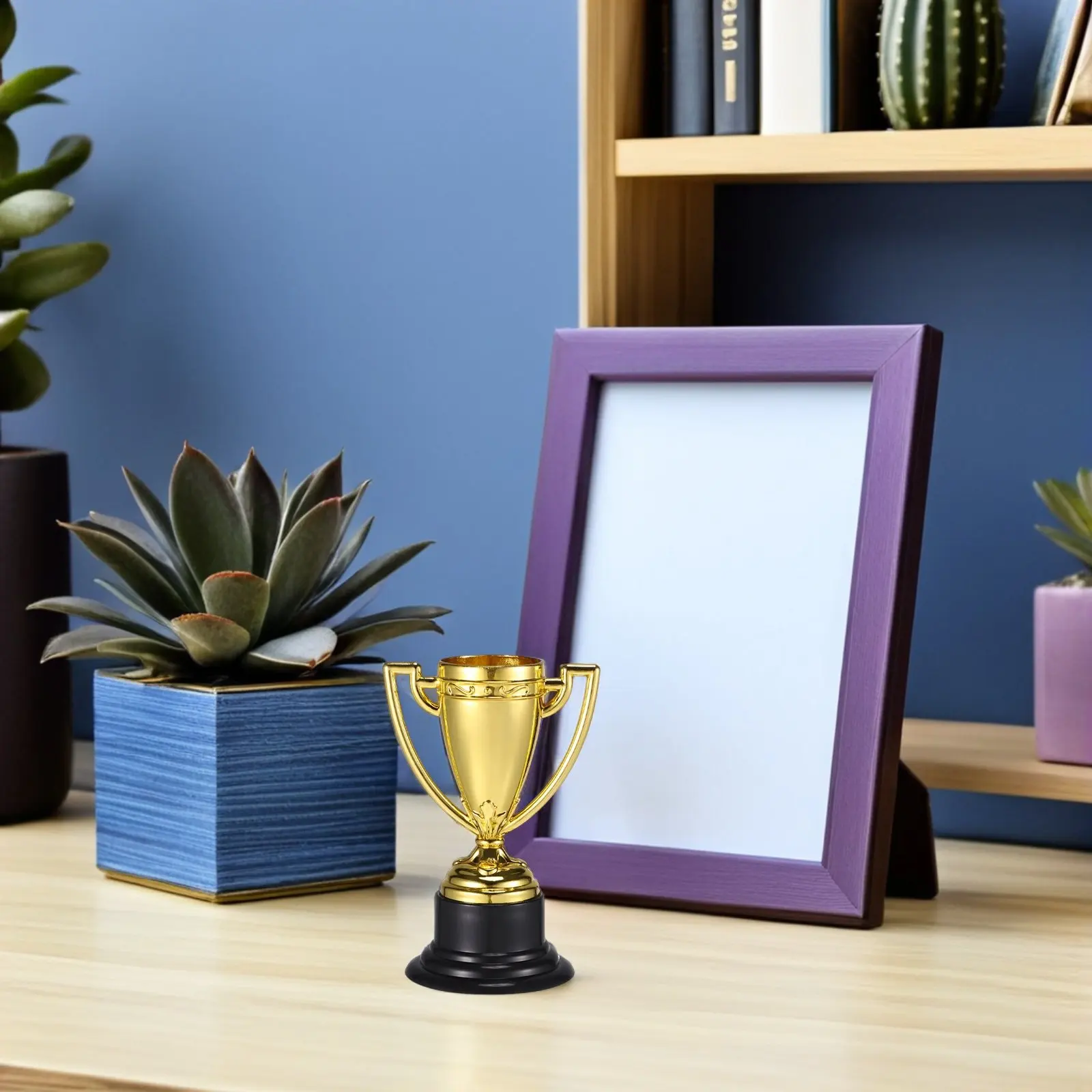 25 Peças de Troféus Infantis de Plástico Dourado, Pequenas Mini Taças de Prêmio para Competições Esportivas em Jardim de Infância, Recompensas em Sala de Aula e Festas