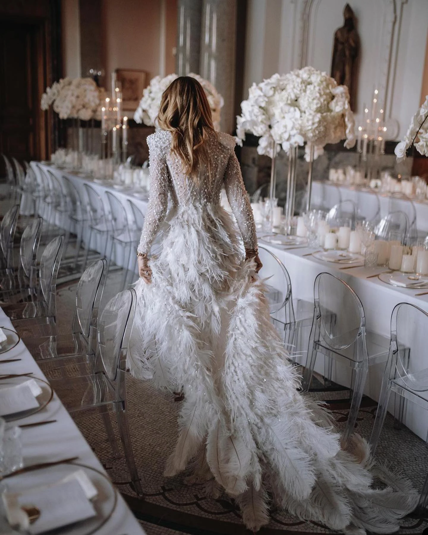 Vestidos De Novia De sirena con cuello redondo y perlas, vestidos De Novia De plumas De manga larga a la moda, Vestido De Novia con abertura alta hecho a medida