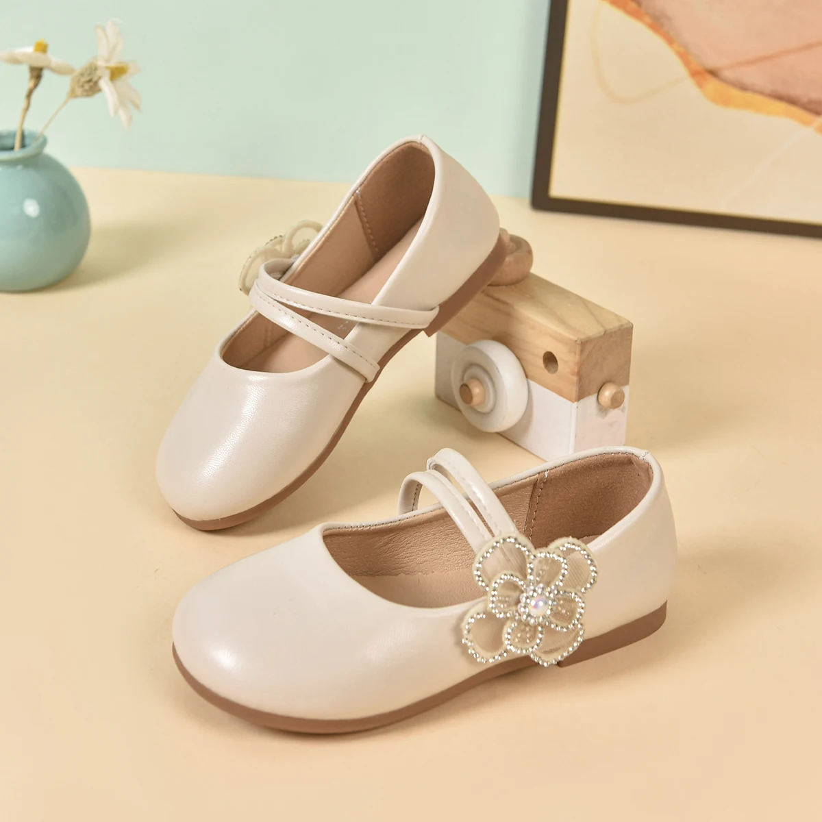 

Кожаная обувь для девочек, весна-осень 2023, новое корейское издание, детская обувь принцессы с круглым носком и цветочным принтом, детская обувь