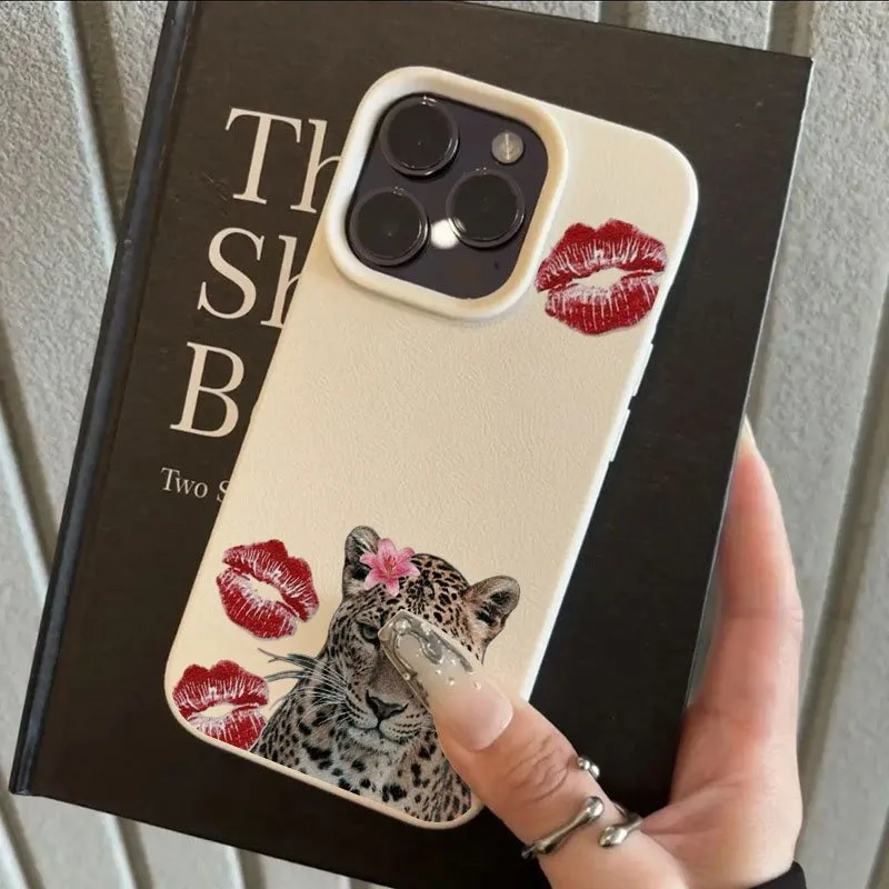 Creative Leopard Print Lip Print and Lychee Pattern Phone Anti-Drop Protective Case, Suitable for iPhone 17, 16, 15, Plus, Pro, Max Series Phones—Can Be Used as a Gift