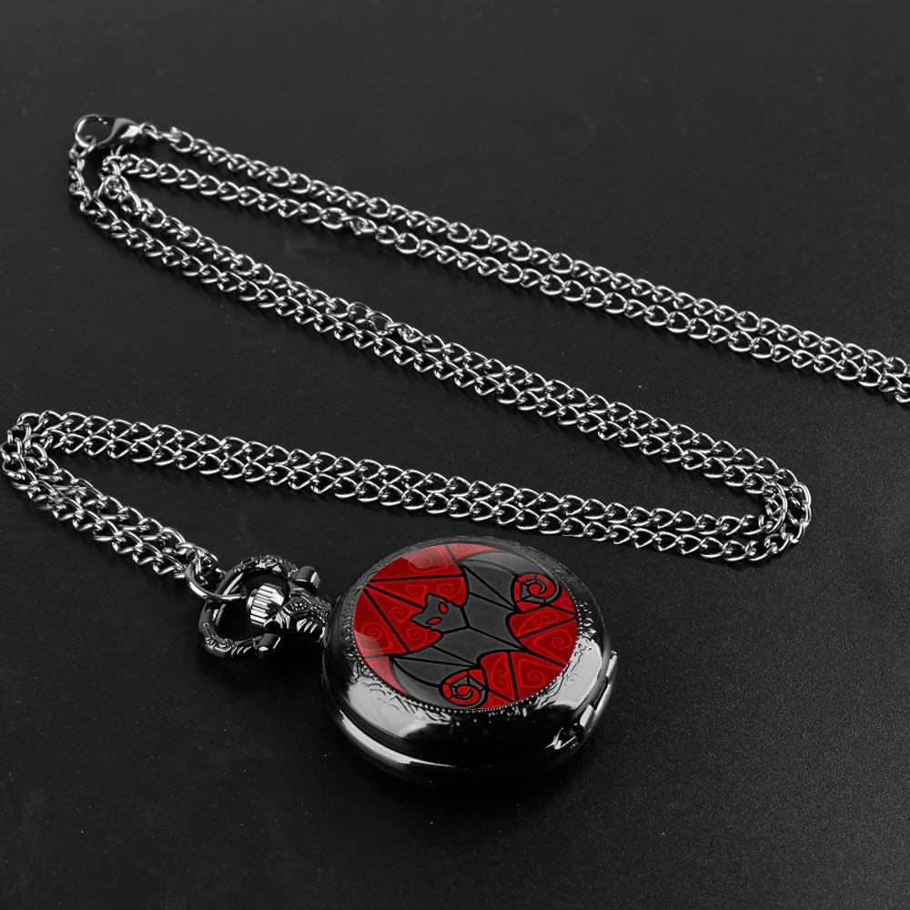 Orologio da tasca al quarzo nero con cupola in vetro a pipistrello con quadrante con numeri arabi e catena resistente, regalo retrò per uomini e donne