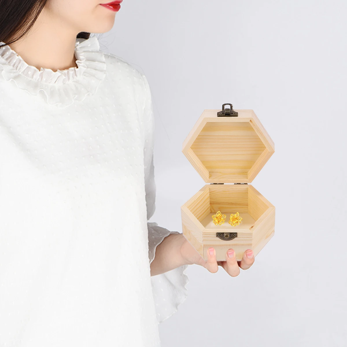 

Retro Wooden Jewelry Box for Earrings Rings Beads Travel Sized Storage Container Small Trinket Case Holder ganizer Protective