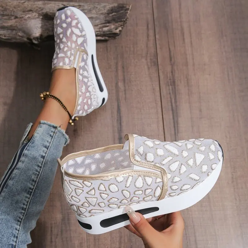 Women's Sneakers Floral Embroidery Mesh Sneakers for Women Slip on Casual Comfy Heeled Shoes Woman Fashion Plus Size 41 42
