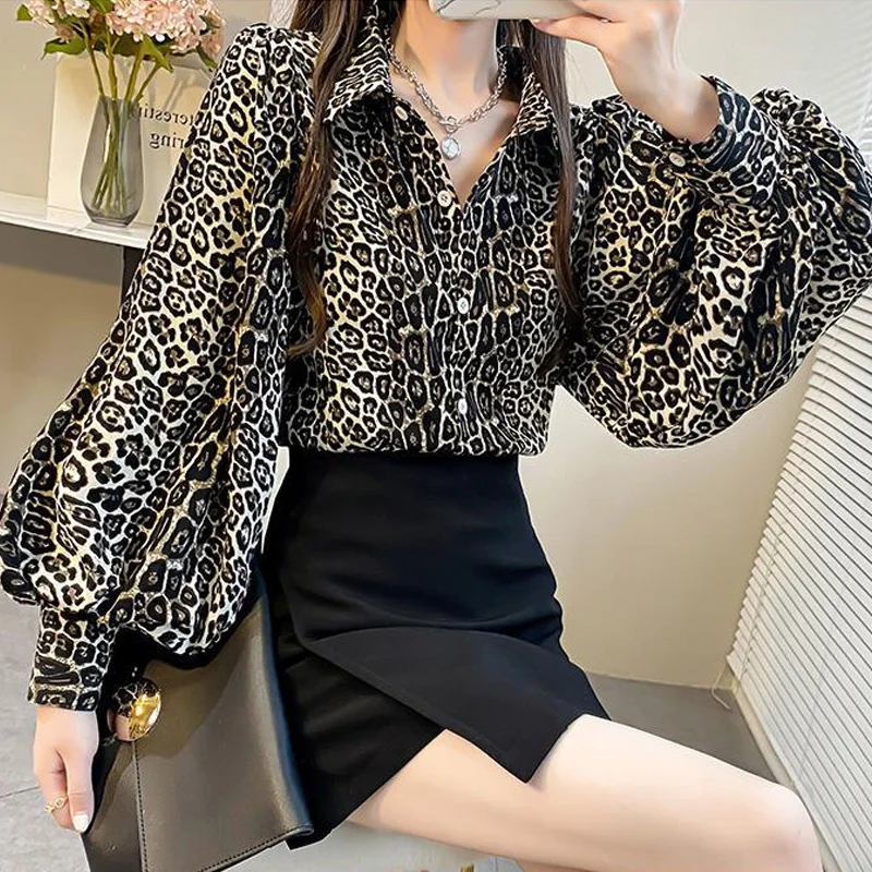 2023 neue Frühjahr und Sommer minimalist ischen Revers Modetrend Leoparden muster einreihige Strickjacke Blase Ärmel vielseitiges Hemd