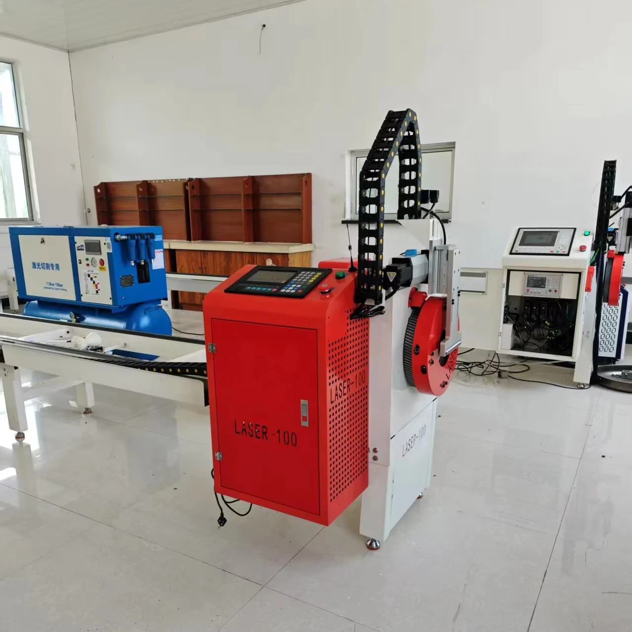 Simple Automatic 100mm Chuck CNC Fiber Laser Tube Cutting Machine Small Automatic Laser Pipe Cutting for Metal Supports AI