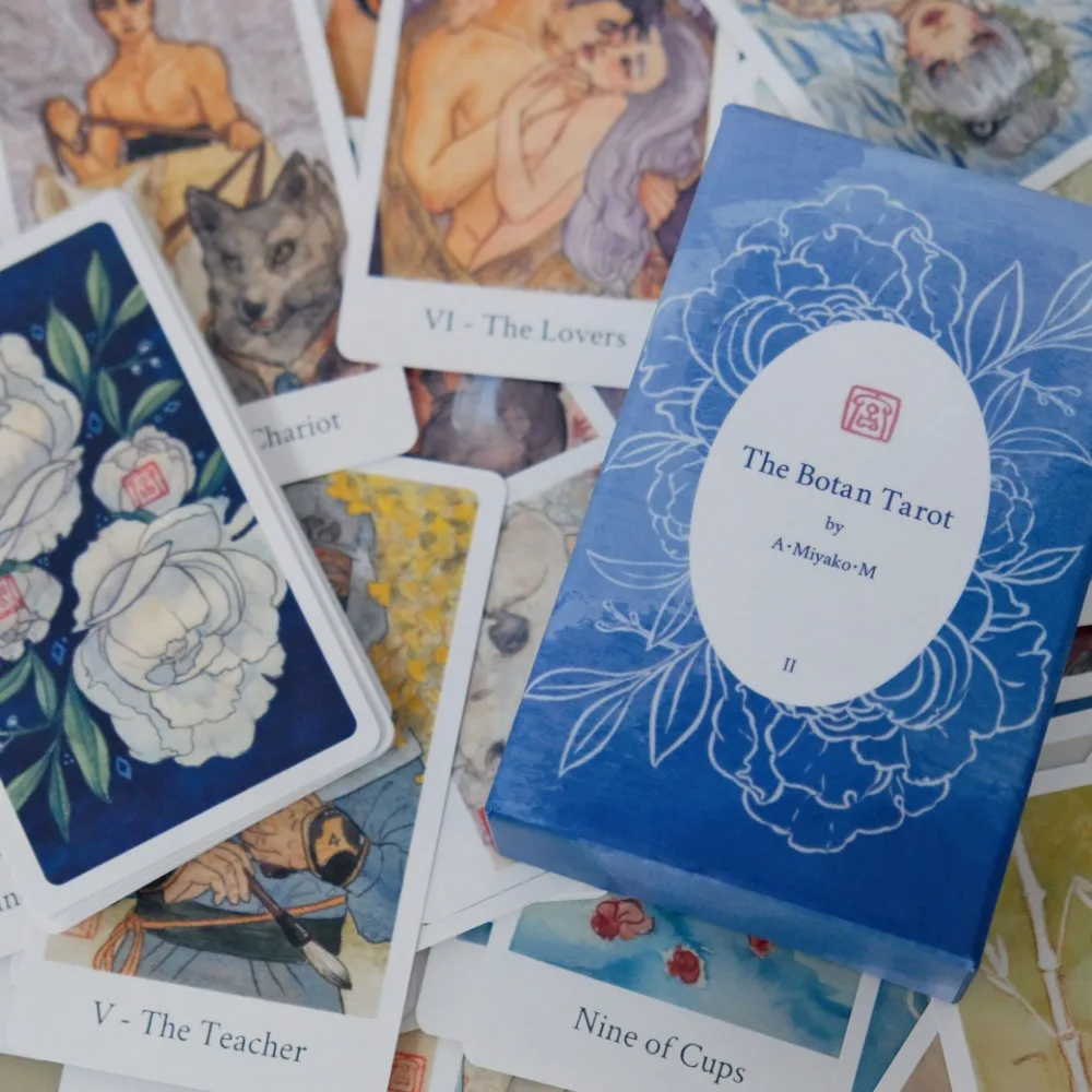 12 * 7 cm großes Botan-Tarot mit üppigen und skurrilen Aquarellillustrationen in starrer Box, 78 Stück japanische Tarotkarten