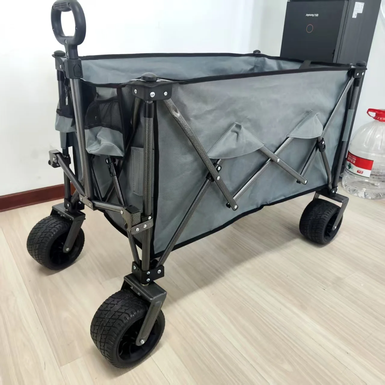 

Collapsible 4-Wheel Beach Wagon Cart Large All-Terrain Wheels Foldable Design Brakes Practical for Storage Tools Industrial