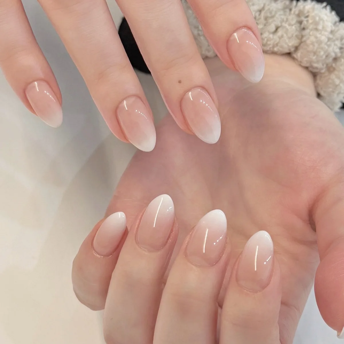 

24Pcs Gradient White French Fake Nail Art Short Almond Press on Nails Simple Detachable Round Head Fashion False Nail Tips