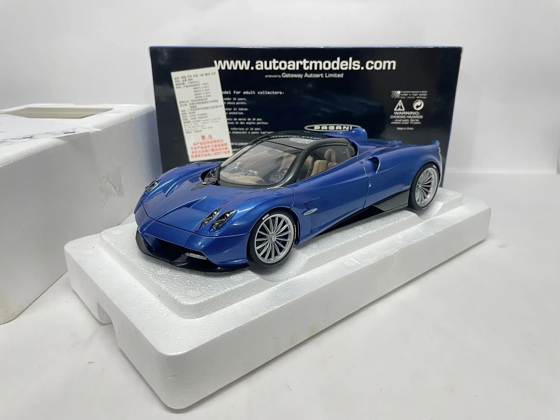 

Autoart 1:18 Huayra Roadster Blue Carbon Simulation Limited Edition All Open Alloy Metal Static Car Model Toy Gift
