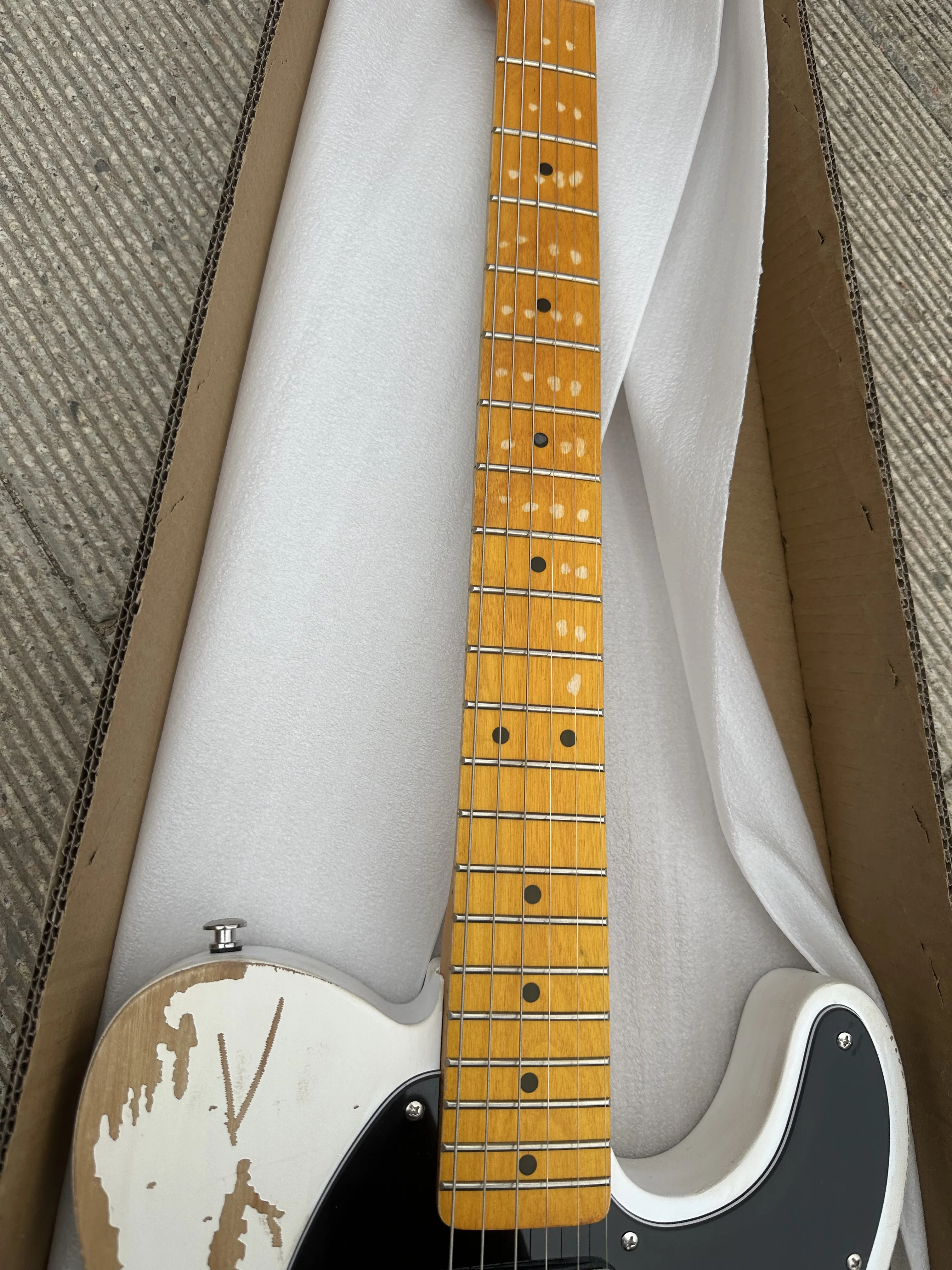 

Tailai electric guitar, distressed body, alder body, white matte, quick shipping included