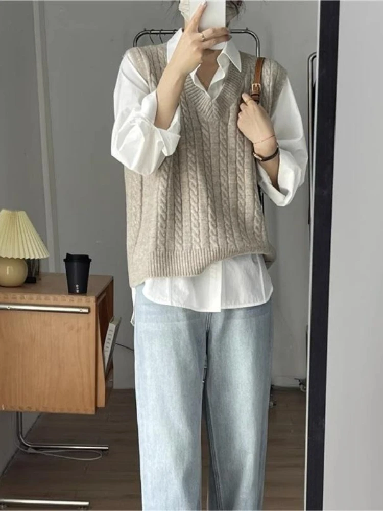 2025 V-neck Sleeveless Knitted Vest Women Vintage Solid Pullovers Cable Sweaters Korean Retro Vest Spring Autumn Loose Tank Tops