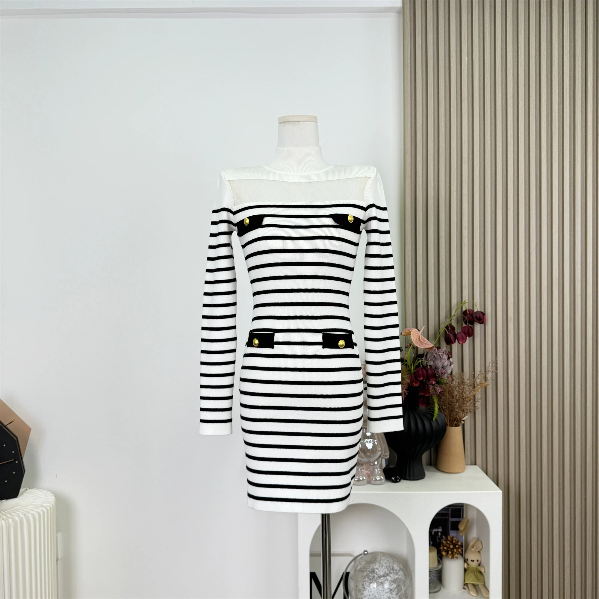 فستان نسائي خريفي وشتوي أنيق بياقة مدورة مخطط نحيف محبوك فستان قصير ضيق ملابس الشارع